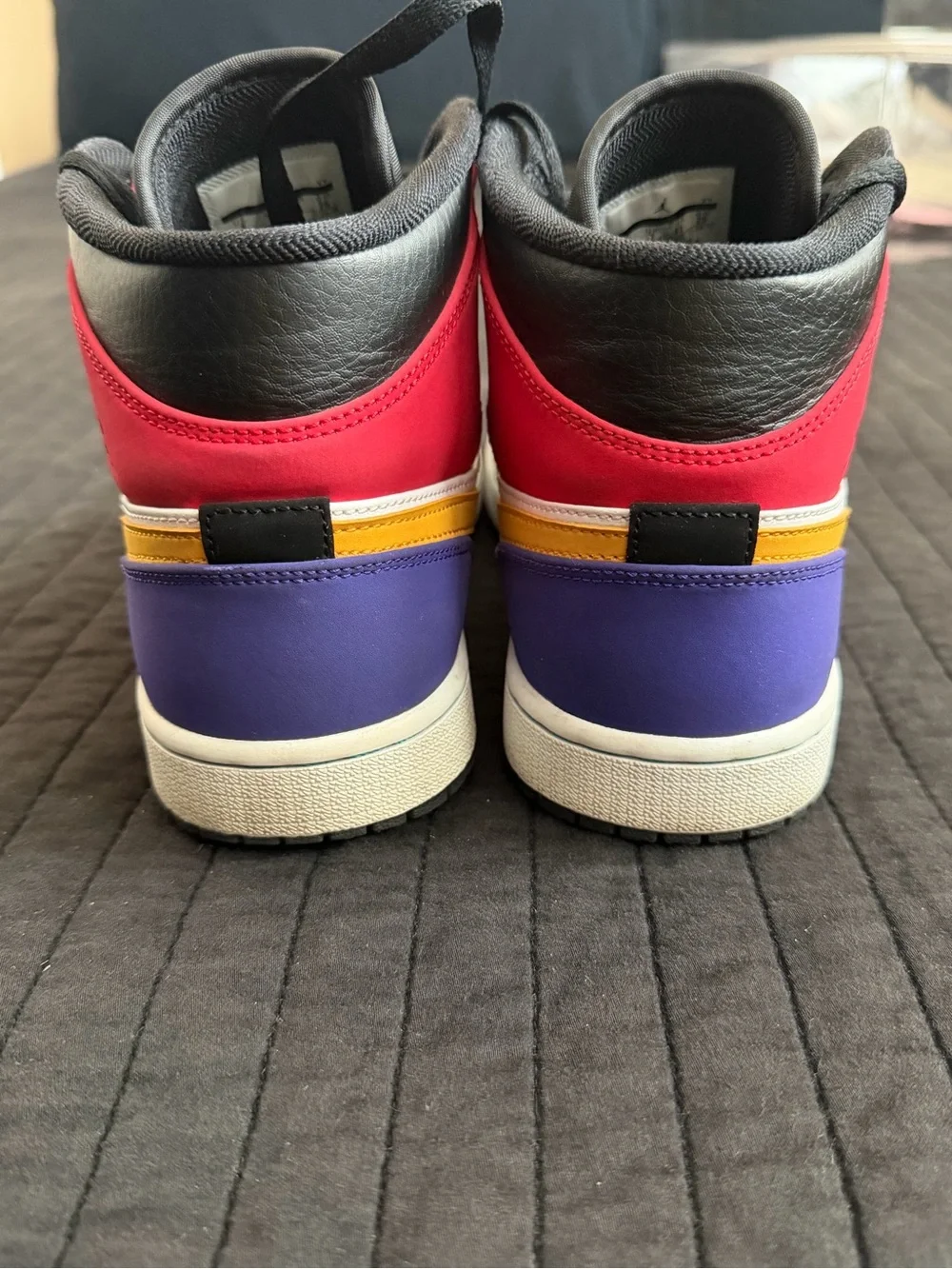 Jordan 1 Mid - Bred Multi-Color (2018) M8